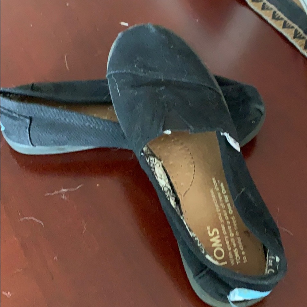 Kids Toms slip one!